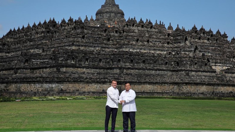 Presiden RI Prabowo Subianto dan Presiden Prancis Emmanuel Macron melakukan kunjungan ke Akademi Militer (Akmil) Magelang, Kamis (29/5/2025). (Dok. Biro Pers Sekretariat Presiden)