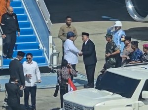 Melihat Lagi Momen Prabowo dan Macron di Bandara YIA