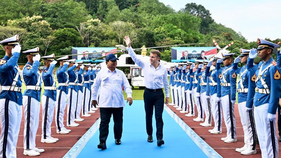 Presiden RI Prabowo Subianto dan Presiden Prancis Emmanuel Macron melakukan kunjungan ke Akademi Militer (Akmil) Magelang, Kamis (29/5/2025). Presiden RI Prabowo Subianto dan Presiden Prancis Emmanuel Macron melakukan kunjungan ke Akademi Militer (Akmil) Magelang, Kamis (29/5/2025). (Dok. Biro Pers Sekretariat Presiden)