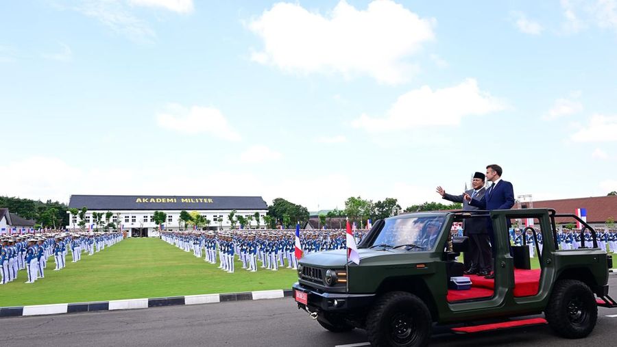 Presiden RI Prabowo Subianto dan Presiden Prancis Emmanuel Macron melakukan kunjungan ke Akademi Militer (Akmil) Magelang, Kamis (29/5/2025). Presiden RI Prabowo Subianto dan Presiden Prancis Emmanuel Macron melakukan kunjungan ke Akademi Militer (Akmil) Magelang, Kamis (29/5/2025). (Dok. Biro Pers Sekretariat Presiden)