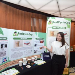Keren! Siswi SMA Ciptakan Cangkir Kopi Kertas Ramah Lingkungan