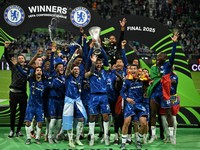 Potret Euforia The Blues Juara, Trofi Eropa Jadi Koleksi Lengkap!