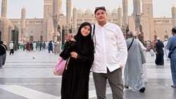 Cerita Ryana Dea Terpisah dengan Suami di Arafah dan Muzdalifah