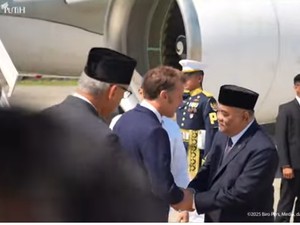 Presiden Macron dan Istri Tiba di YIA, Disambut KGPAA Paku Alam X