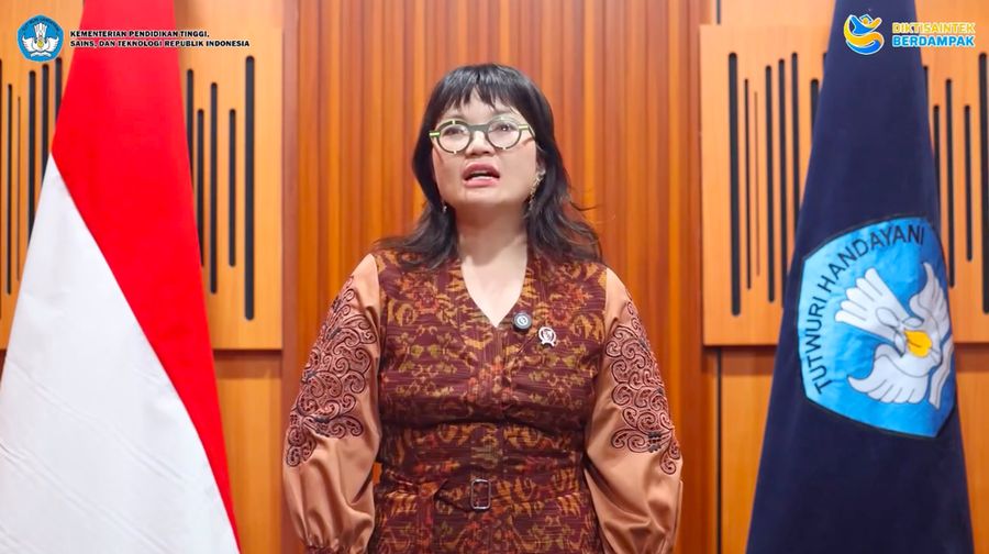 Wakil Menteri Pendidikan Tinggi, Sains, dan Teknologi, Prof. Stella Christie saat menghimbau mahasiswa Indonesia di AS dengan visa pelajar untuk tidak keluar negeri sementara waktu dan sedang menyiapkan opsi studi lanjutan baik di luar negeri maupun dalam negeri bagi penerima LoA dan beasiswa. (Instagram/kemdiktisaintek.ri)