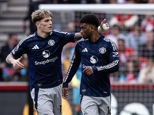 Kritik Pedas Beckham Seusai Pemain MU Acungkan Jari Tengah ke Suporter