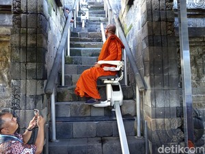 Stairlift Candi Borobudur: Dikritik Netizen, Dipuji Biksu