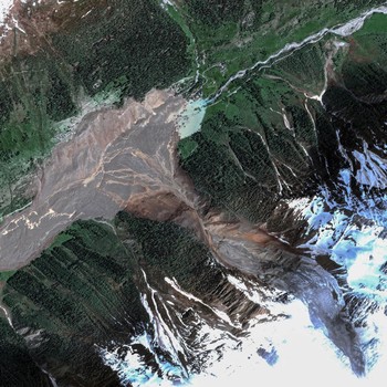 Penampakan Citra Satelit Sebelum dan Sesudah Longsor Dahsyat Swiss