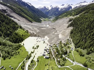 Ilmuwan Ungkap Penyebab Gletser di Alpen Longsor Timpa Desa Blatten Swiss