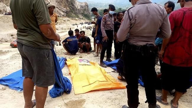 Potret Tambang Batu di Cirebon Longsor, 5 Orang Tewas!