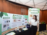 Keren! Siswi SMA Ciptakan Cangkir Kopi Kertas Ramah Lingkungan