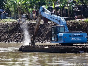 16 Km Kawasan Sungai Ciliwung Belum Dibenahi