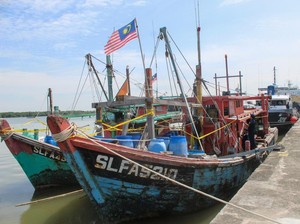 3 Kapal Malaysia Diciduk Saat Curi Ikan di Selat Malaka
