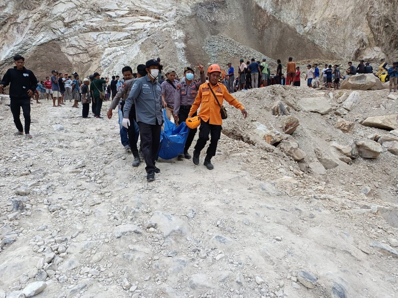 Longsor di Gunung Kuda, Kabupaten Cirebon, Jawa Barat, pada Jumat (30/5/2025). (Dok. BPBD Jabar)