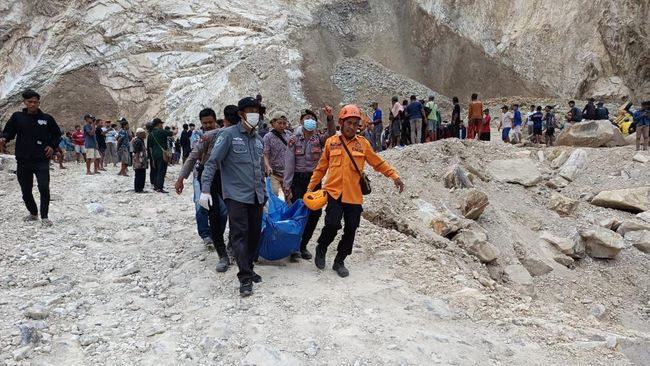Korban Tewas Tambang Batu Longsor di Cirebon Bertambah Jadi 10 Orang
