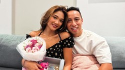 Marion Jola Ungkap Keuntungan Pacaran Beda 15 Tahun dengan Dennis Talakua