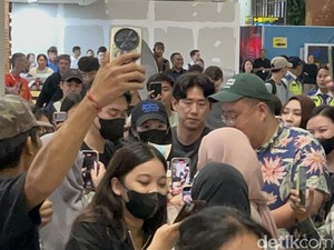 Go Youn Jung Resident Playbook Tiba di Bali, Diserbu Fans hingga Sulit Jalan