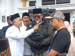 Viral Pria Asal Ciamis Niat Berhaji Jalan Kaki ke Makkah
