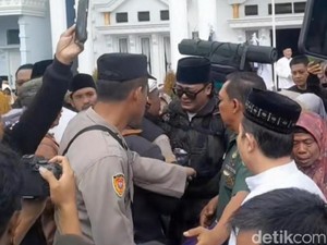Viko Pilih Jalan Kaki dari Ciamis ke Tanah Suci