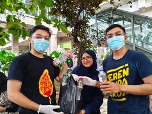 Asa Arya dkk Bebaskan Taman Literasi Blok M dari Asap Rokok