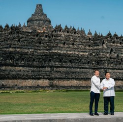 Tak Disangka, Presiden Macron Takjub Melihat Indahnya Candi Borobudur