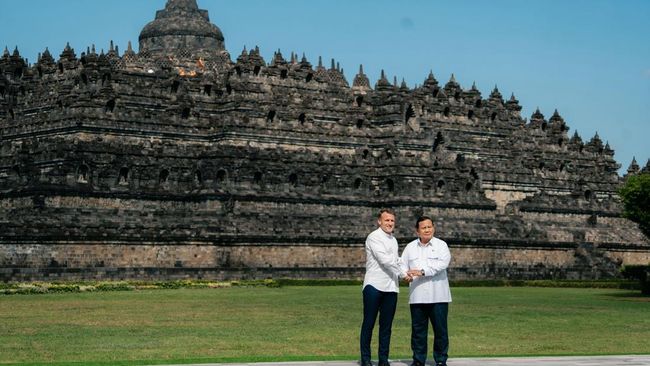 Tak Disangka, Presiden Macron Takjub Melihat Indahnya Candi Borobudur