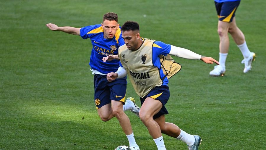Jelang final Liga Champions pelatih Inter Milan Simone Inzaghi berbicara dengan para pemain selama latihan di Allianz Arena, Munich, Jerman, Sabtu (31/5/2025). (REUTERS/Annegret Hilse) Jelang final Liga Champions pelatih Inter Milan Simone Inzaghi berbicara dengan para pemain selama latihan di Allianz Arena, Munich, Jerman, Sabtu (31/5/2025). (REUTERS/Annegret Hilse)