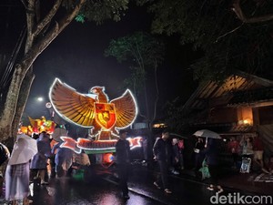Khidmat! Kirab Pancasila Tetap Digelar Meski Kota Blitar Diguyur Hujan
