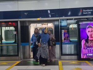 Emak-emak Bekasi Pertama Kali Jajal MRT: Kirain buat Orang Kantoran Aja