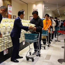 Harga Beras Jepang Melejit 99%, PM Ishiba di Ujung Tanduk