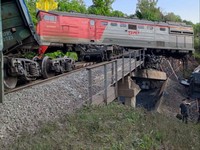 Potret Jembatan Kereta Api di Rusia Ambruk, Tujuh Orang Meninggal
