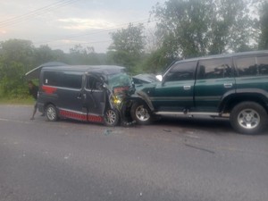 Potret Land Cruiser dan Ambulans Ringsek Usai Tabrakan Adu Banteng di Riau