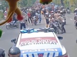 Video: Aksi Polisi Cegat Konvoi Pemotor Hendak Geruduk Markas Polres Lamongan