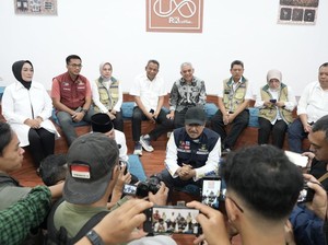 Mensos Dialog dengan Orang Tua Calon Siswa Sekolah Rakyat di Wonosobo
