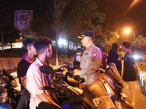Patroli Malam di Pelalawan Riau: Kedai Tuak Didatangi-Balap Liar Dibubarkan