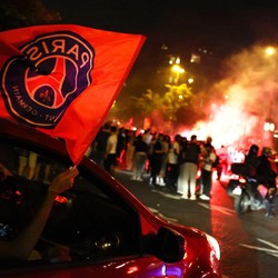 Pesta Kemenangan PSG Ricuh, Dua Orang Tewas dan Ratusan Ditahan