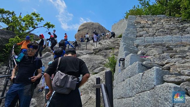 Langkah Perkasa di Usia Senja: Lansia Korea Menaklukkan Bukhansan