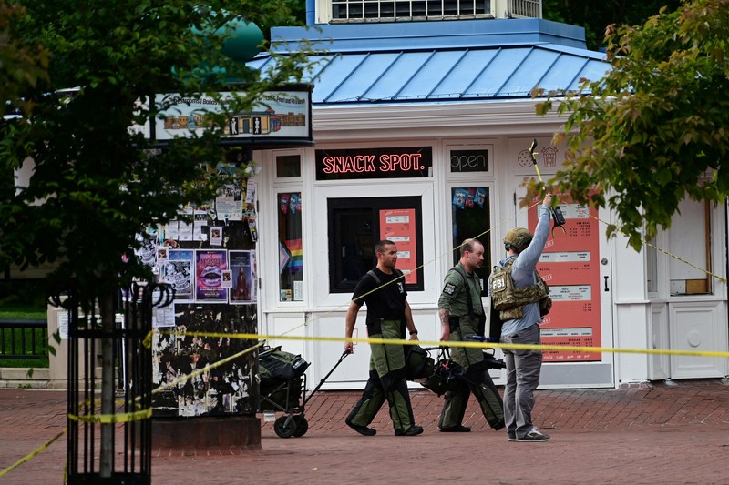 Polisi bekerja di tempat kejadian setelah serangan yang melukai banyak orang di Boulder, Colorado, AS, 1 Juni 2025 dalam gambar diam dari video. Polisi bekerja di tempat kejadian setelah serangan yang melukai banyak orang di Boulder, Colorado, AS, 1 Juni 2025 dalam gambar diam dari video. (ABC AFFILIATE KMGH via REUTERS)