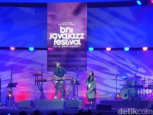 Collab Jesus Molina-Isyana Sarasvati Bius Penonton BNI Java Jazz Festival 2025