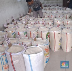 Diam-Diam Harga Beras Naik, Pedagang di Cipinang Sebut Pasokan Seret