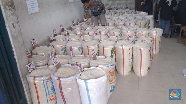 Diam-Diam Harga Beras Naik, Pedagang di Cipinang Sebut Pasokan Seret