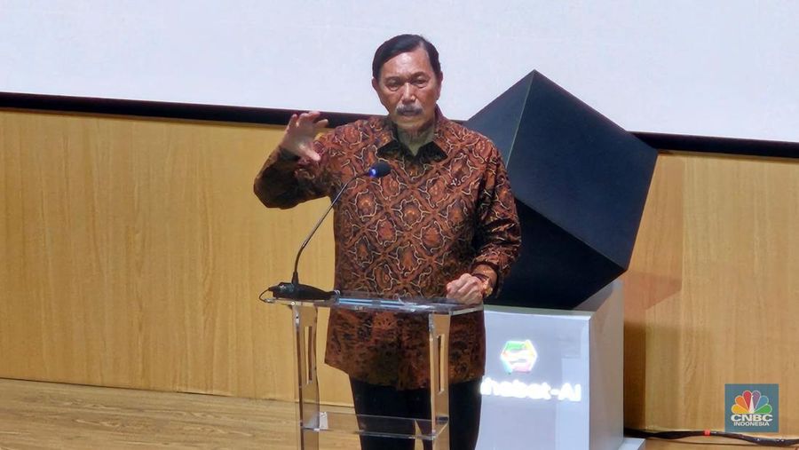 Ketua Dewan Ekonomi Nasional Luhut Pandjaitan di acara peluncuran Sahabat AI, Museum Nasional, Senin (2/6/2025). (CNBC Indonesia/Intan)