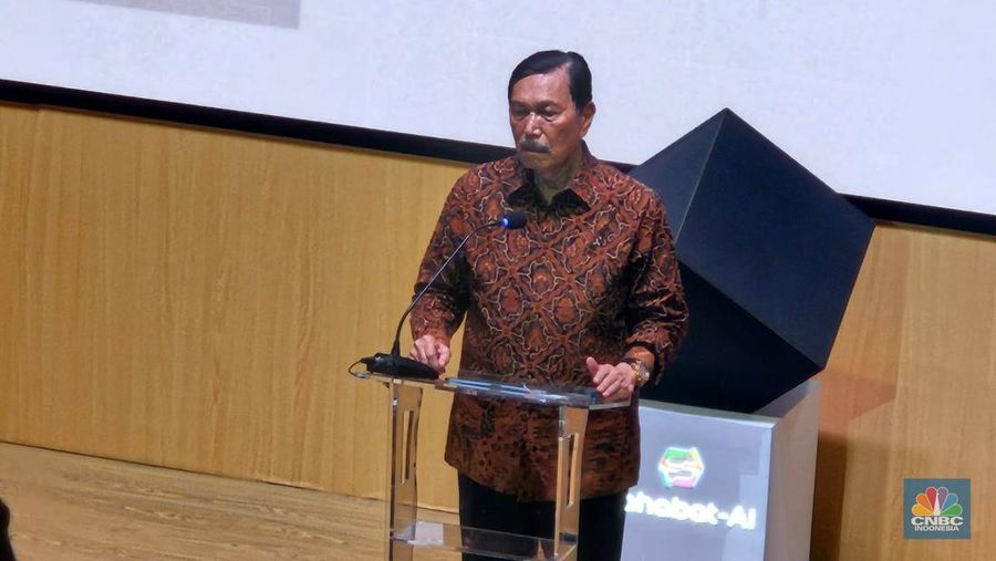 Ketua Dewan Ekonomi Nasional Luhut Pandjaitan di acara peluncuran Sahabat AI, Museum Nasional, Senin (2/6/2025). (CNBC Indonesia/Intan)