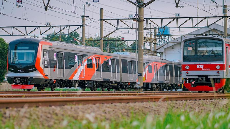 KRL buatan China resmi layanan penumpang. (Dok. KAI)