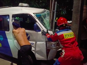 Cerita Sedih Sopir di Balik Kecelakaan Angkot Tabrak Tiang Listrik di Jakut