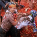 Potret Festival Tomat Kolombia, Chaos tapi Seru Penuh Warna!