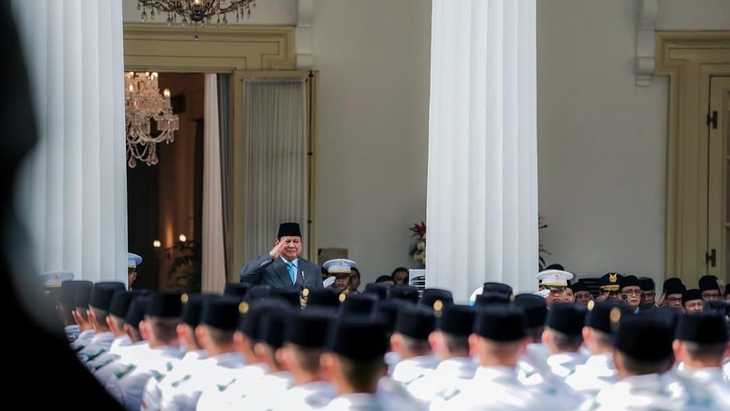Presiden Prabowo Subianto memimpin upacara peringatan Hari Lahir Pancasila 2025 yang digelar di Gedung Pancasila, Kementerian Luar Negeri, Jakarta Pusat, Senin (2/6/2025). (Instagram/prabowo)