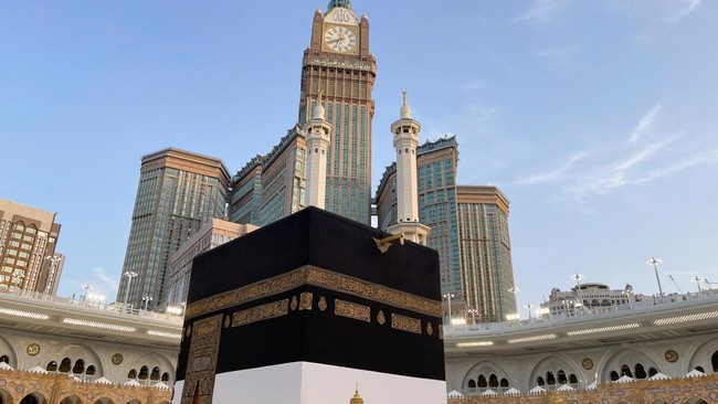 Pesawat Dilarang Terbang di Atas Ka'bah, Benarkah karena Medan Magnet?