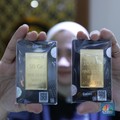 Harga Emas Antam Turun, Saatnya Borong?