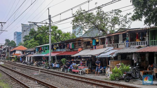 Negara Bukan Superhero: Tantangan Indonesia Membangun Institusi